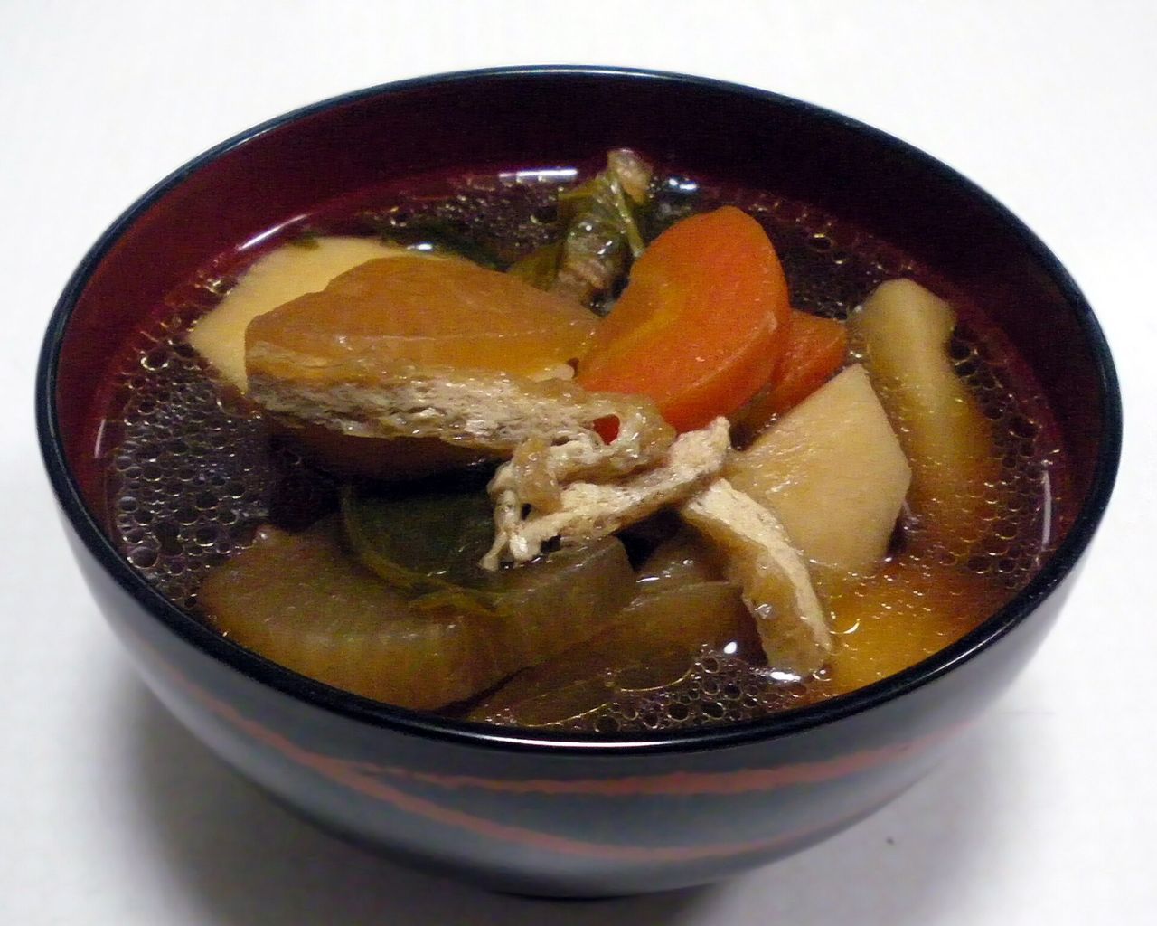 醤油仕立ての建長汁（けんちん汁）の例